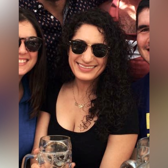 Meet your Posher, Carly - Picture 1 of 1